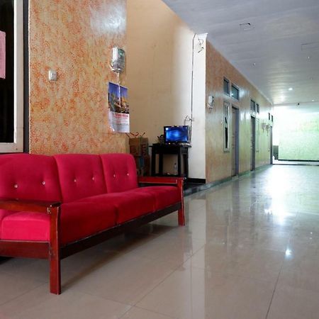 Reddoorz Near Gor Wisanggeni Hotell Tegal  Exteriör bild