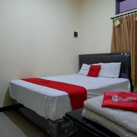 Reddoorz Near Gor Wisanggeni Hotell Tegal  Exteriör bild