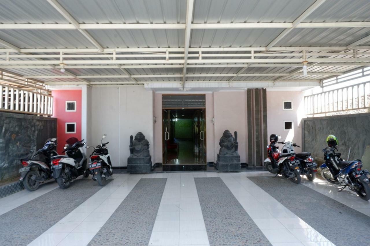 Reddoorz Near Gor Wisanggeni Hotell Tegal  Exteriör bild