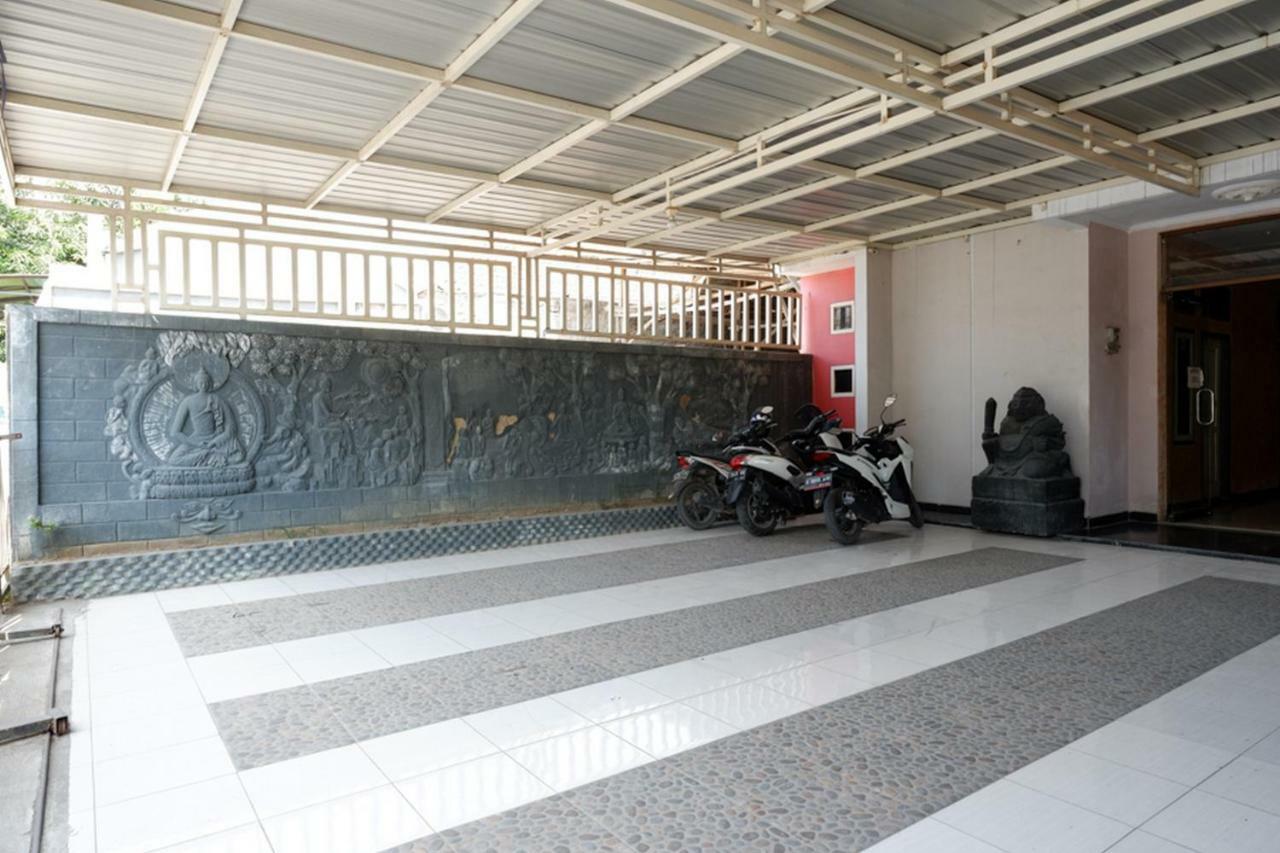 Reddoorz Near Gor Wisanggeni Hotell Tegal  Exteriör bild
