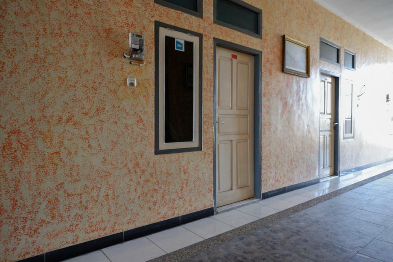 Reddoorz Near Gor Wisanggeni Hotell Tegal  Exteriör bild