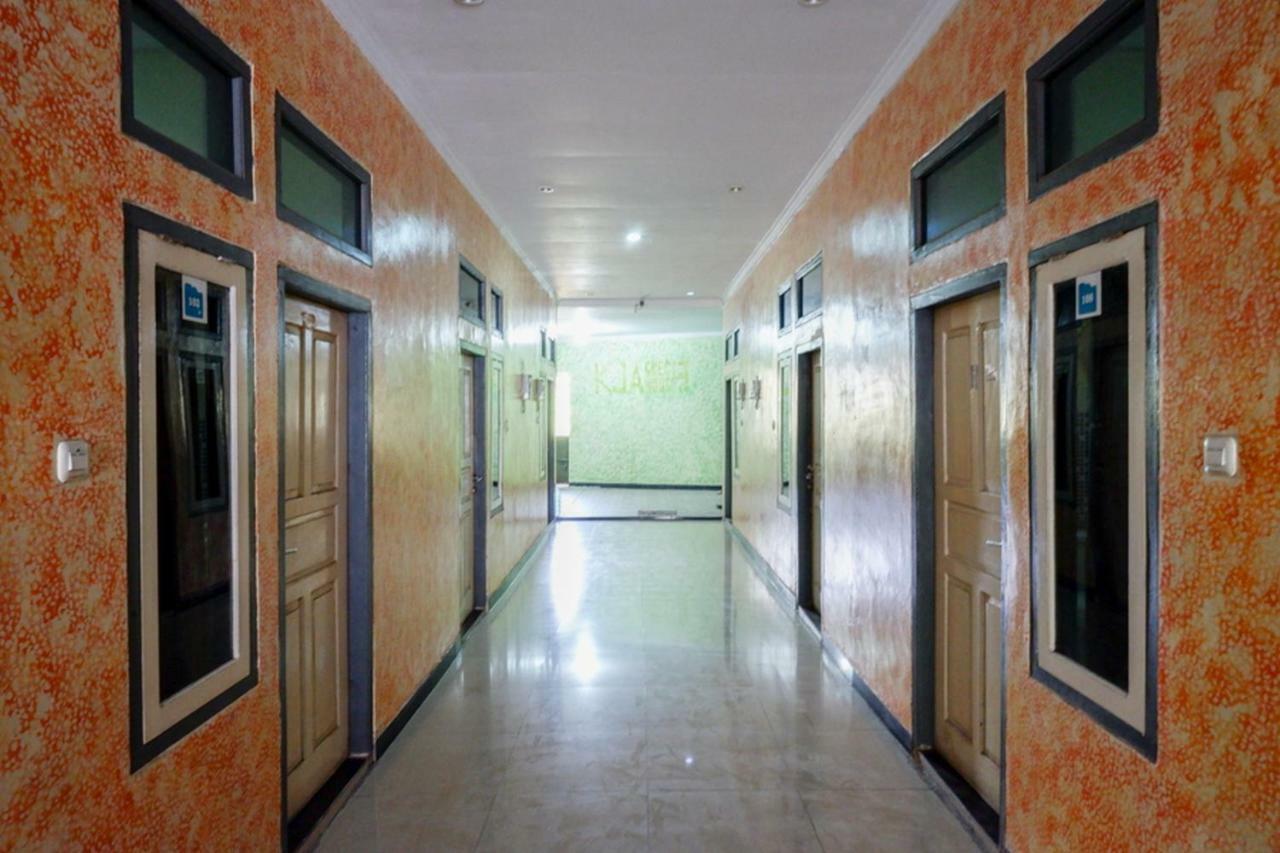 Reddoorz Near Gor Wisanggeni Hotell Tegal  Exteriör bild
