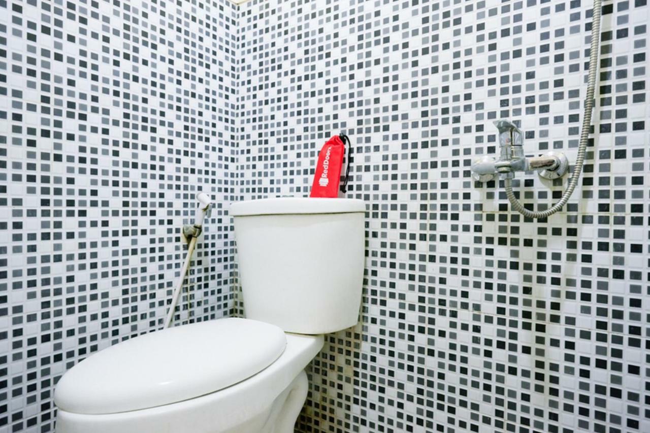 Reddoorz Near Gor Wisanggeni Hotell Tegal  Exteriör bild